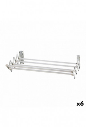 Ištraukiama drabužių...