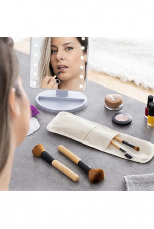 Medinių makiažo šepetėlių...